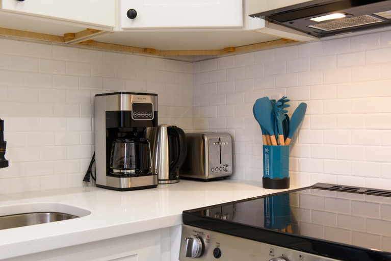 Others 2, 240-11 New Studio Prime Upper East W D, New York