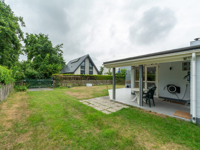 Garden 4, Holiday Home in Sint Maartenszee, Zijpe
