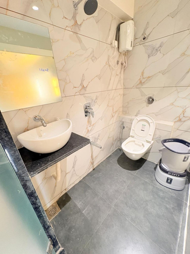 Bathroom 4, Hotel Canada, Ahmadabad