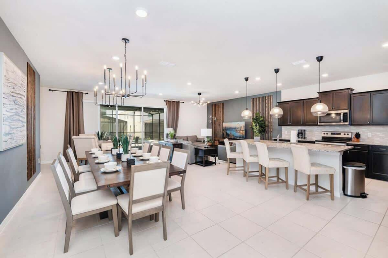 Room 4, Super Home in Davenport, Polk