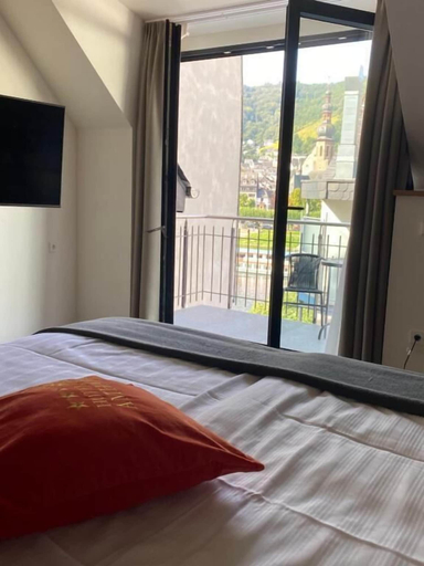 Bedroom 3, Hotel am Hafen, Cochem-Zell