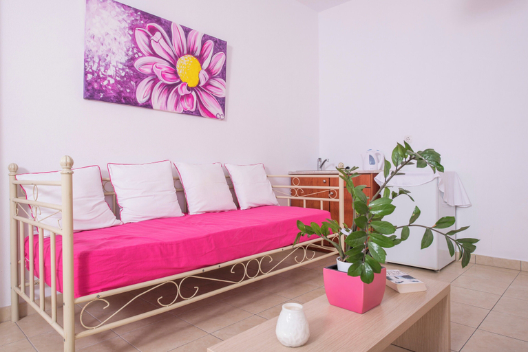 Interior, 1- bed apt Near Black Beach-sleeps 4-parking, South Aegean