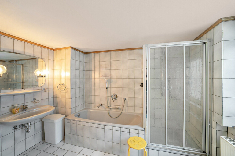 Others 2, Large Holiday Home near Winterberg with Garden, Terrace, & Garage, Hochsauerlandkreis