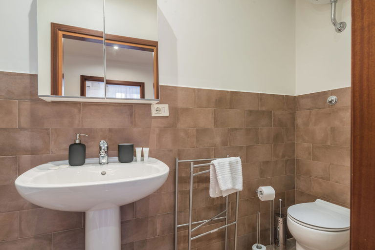 Bathroom 3, Joivy Piazza di Spagna apartment, Rome