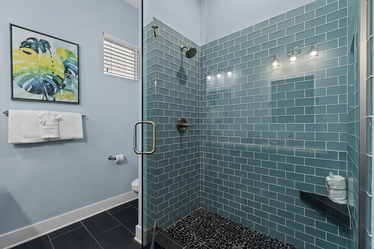 Bathroom 3, Sails and Trails, Walton