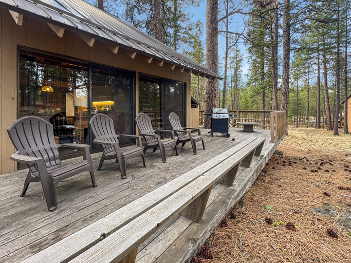 Interior 5, Cluster Cabin 13, Deschutes