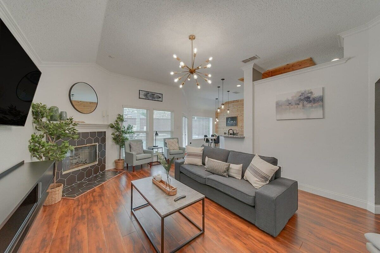 Interior 4, Poolside Summer 5BR 2bath Home With Gaming Room, Dallas
