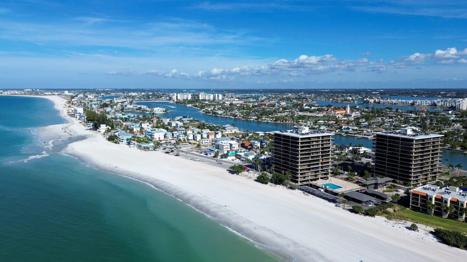 Beach 3, Mansions By The Sea 306a - Premier, Pinellas