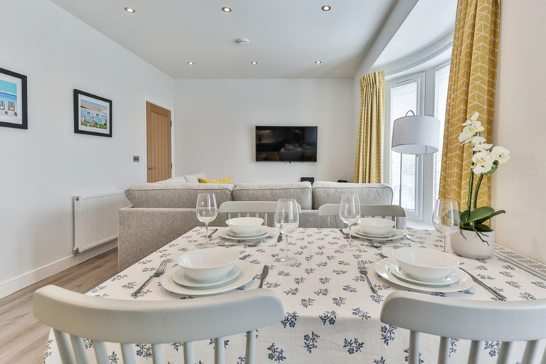 Dining 3, Apartment Near Filey's Sandy Beach, No Deposit, North Yorkshire