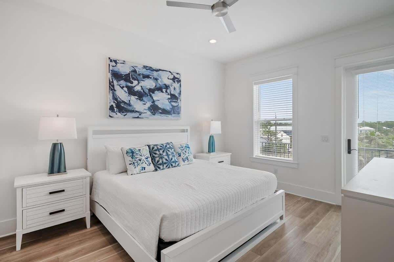 Room 3, Modern Family 7BR w Private Pool and Patio, Walton
