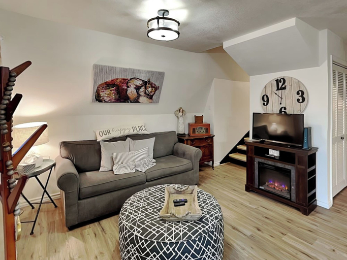 Others 4, Doc's Den by Ruidoso Vacation Rentals, Lincoln