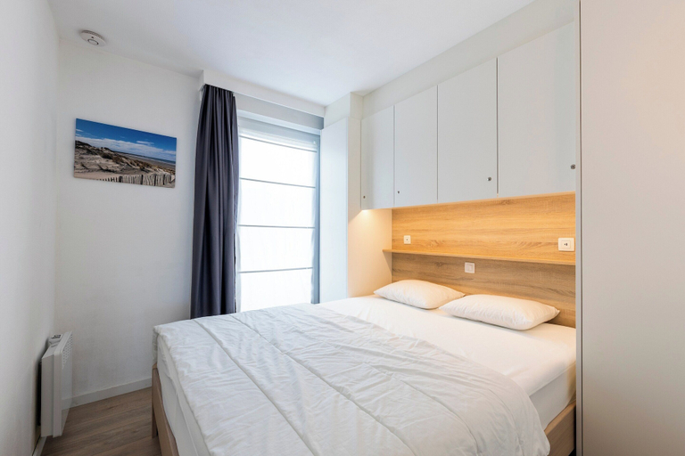 Room 2, Seafront Apartment in Koksijde, West-Vlaanderen