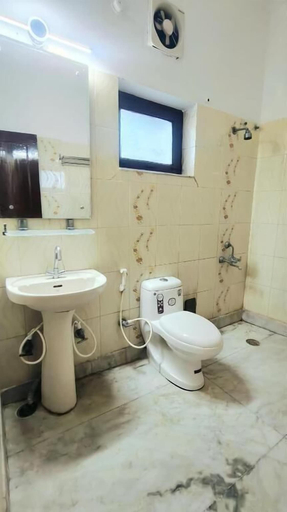Bathroom 4, Hotel Laxmi Palace, Dehradun
