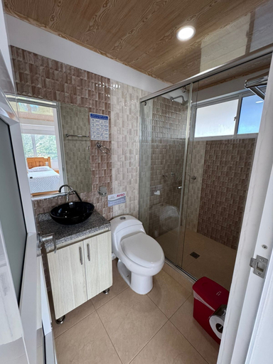 Bathroom 3, Bella vista Hotel, Choachí