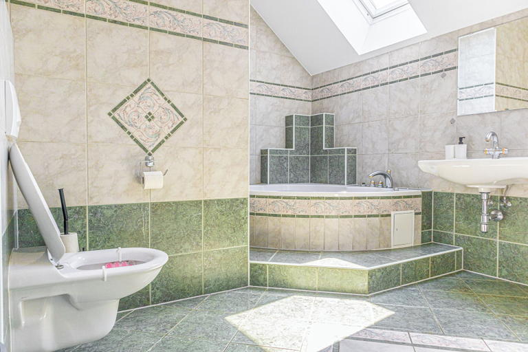 Bathroom 3, Spacious Garden Villa | 16 Guests, Wien