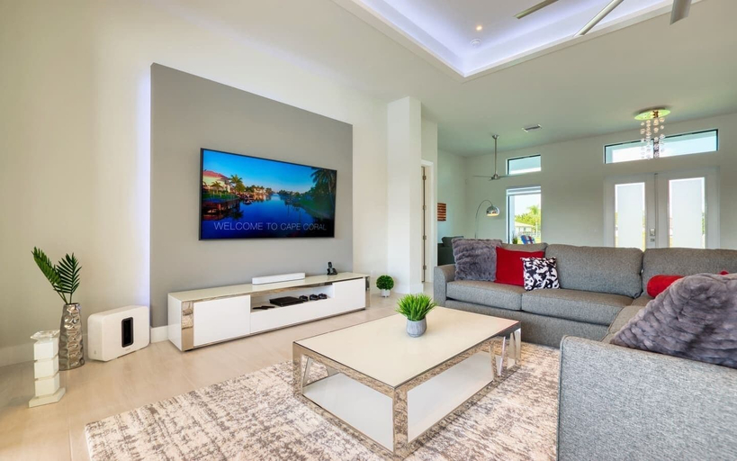 Interior 5, Villa Sunshine, Lee