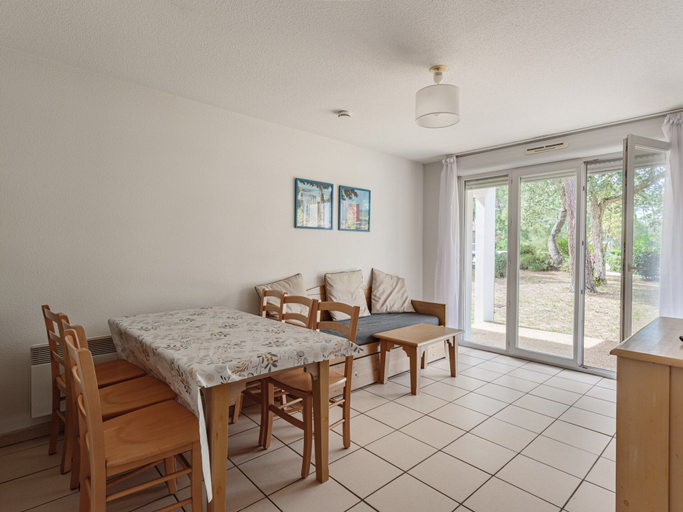 Dining 2, Sun-drenched Coastal Garden Retreat, Landes