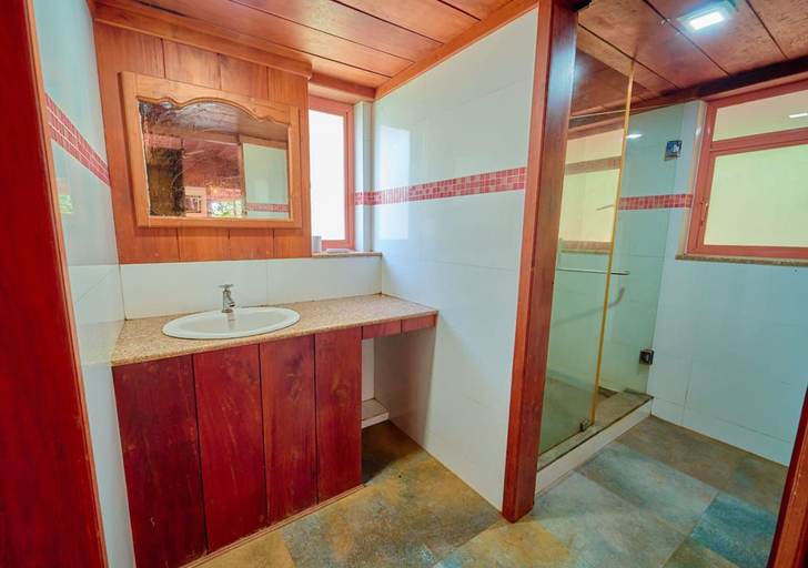 Bathroom, Lux Valley Munnar, Idukki