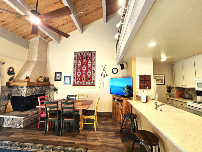 Food & Drinks, Cheyenne's Place 4 Bedroom Home by RedAwning, Placer