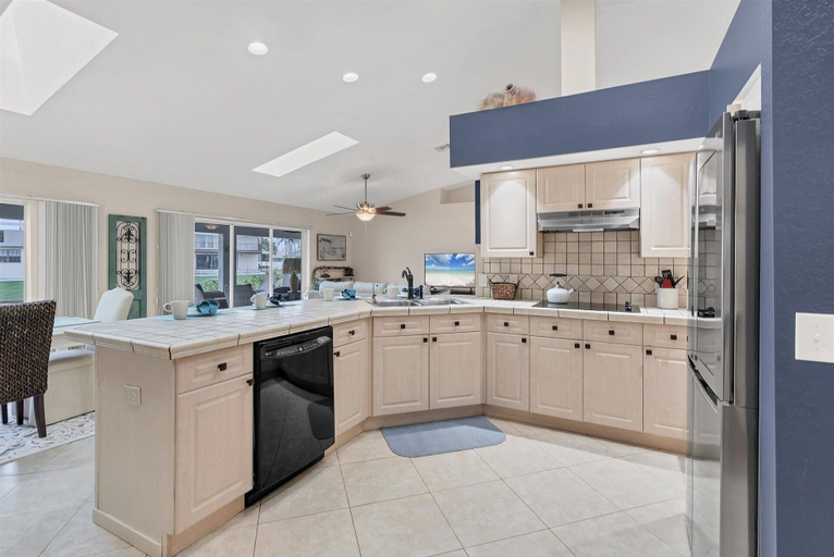 Interior 3, Cc2101, Lee