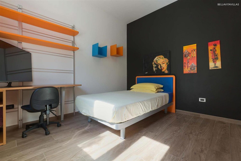 Room 2, 2248 Villa Padangi in Gallipoli, Lecce