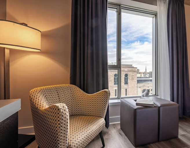 Others 4, HOTEL 10, Montréal