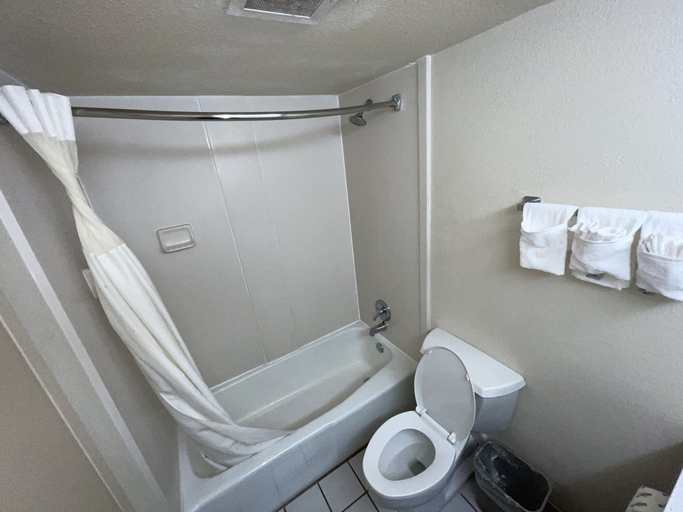 Bathroom 4, Quality Inn Fort Smith I-540, Sebastian