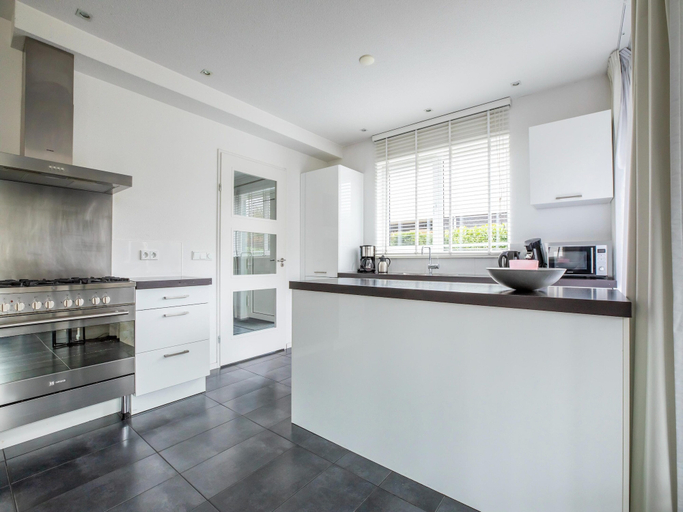 Others 5, Modern Villa in Harderwijk with Hot Tub, Zeewolde