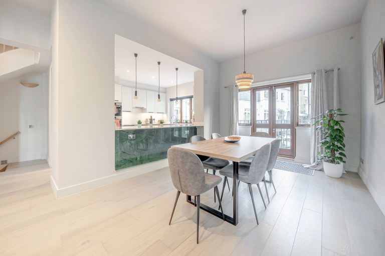 Room 3, Luxurious Home in Kensington, London