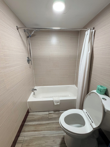 Bathroom 4, Royal INN, Chesterfield