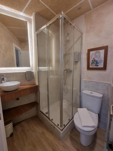 Bathroom 3, Le Petit Palu Flora, Madrid
