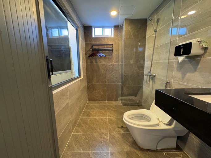 Bathroom 5, Came House - Near Bui Vien street, District 1
