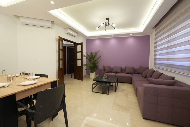 Room 3, The Purple Apartment Badaro 3 Bdrm 24 7 Electric, Beirut