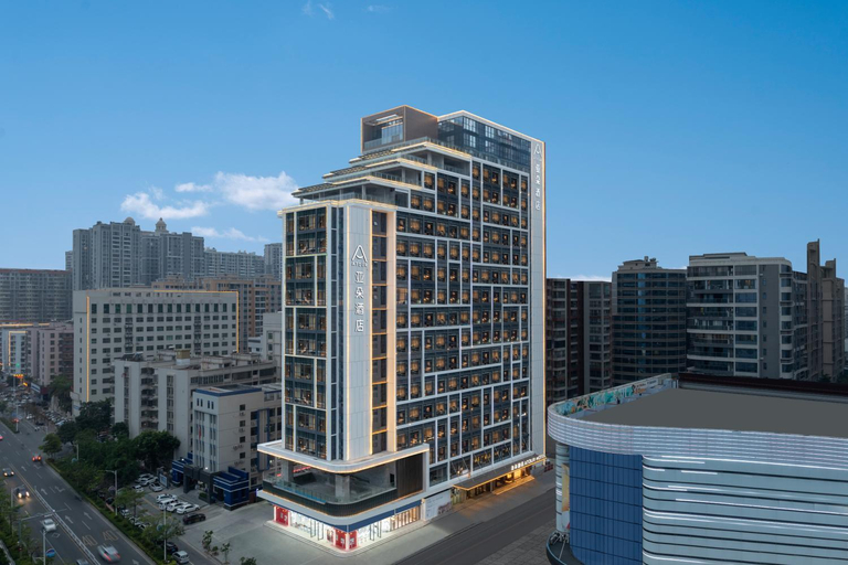 Exterior & Views