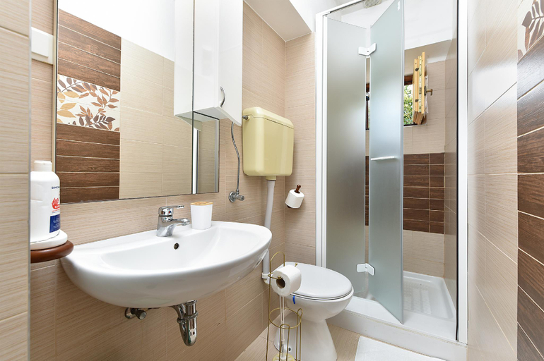 Bathroom 3, Spacious apartment with garden, Poreč