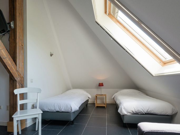 Others 2, Inviting Holiday Home in Zuidoostbeemster near Center & Forest, Beemster