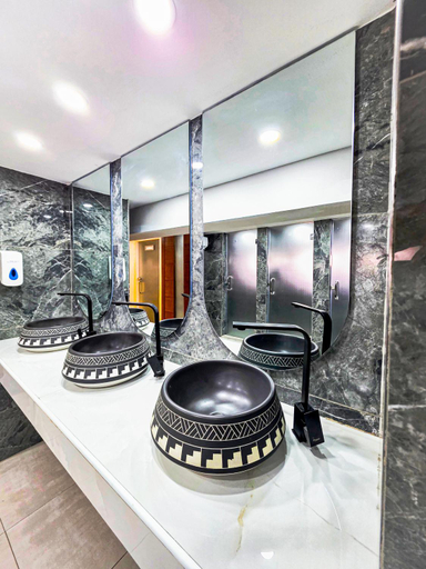 Bathroom 5, Hotel Sapphire, Mvita