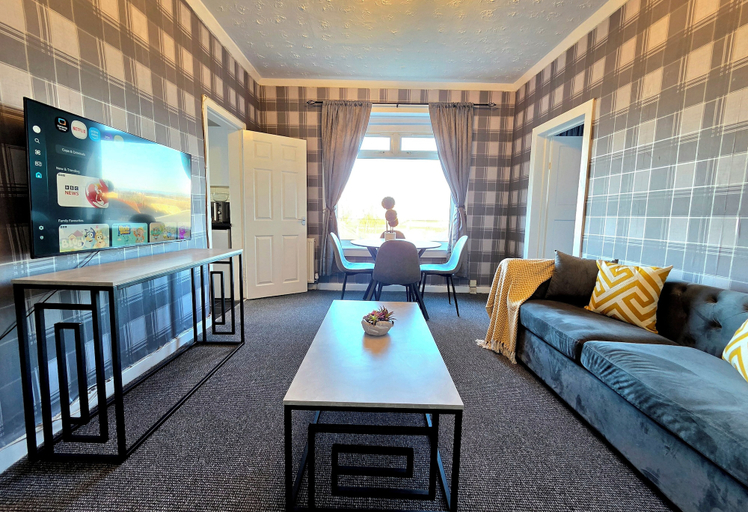 Living area 3, Bright and Cozy Home Near Hampden Park, Glasgow