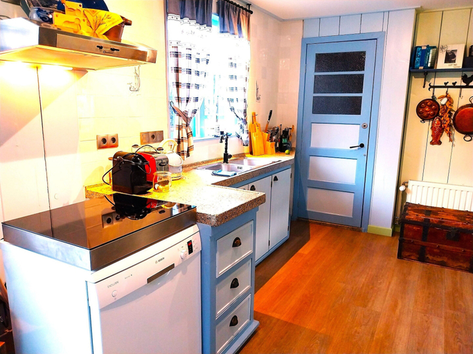 Others 5, Comfy Holiday Home with Fenced Courtyard in Edam near Center, Edam-Volendam