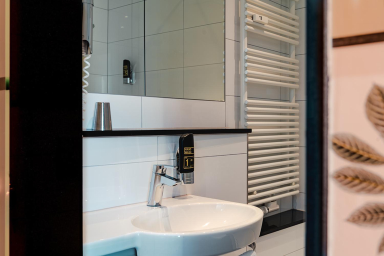 Bathroom 5, Hotel & Gasthaus Backmulde, Heidelberg
