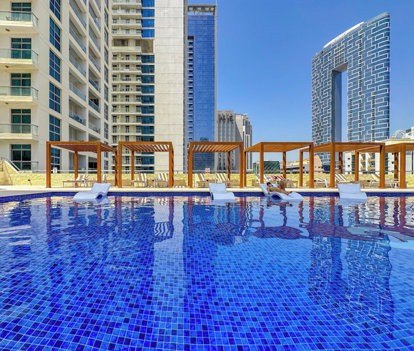 Pool 4, Stylish Studio with Stunning Canal View, Dubai