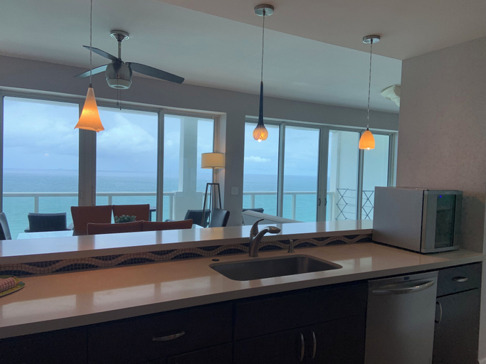 Room 4, Tropical Suites Inc., Miami-Dade