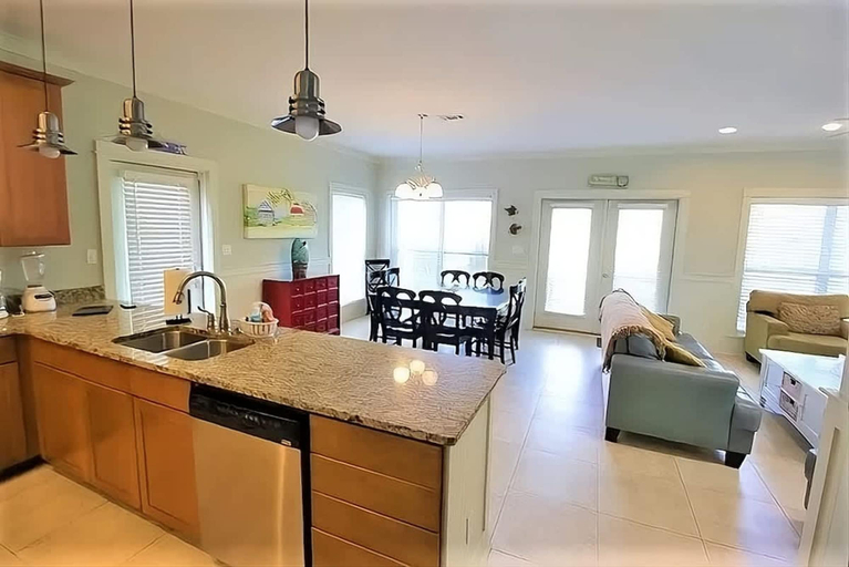 Room 3, 4BR Waterfront Beach Access Pool Lake Views, Walton
