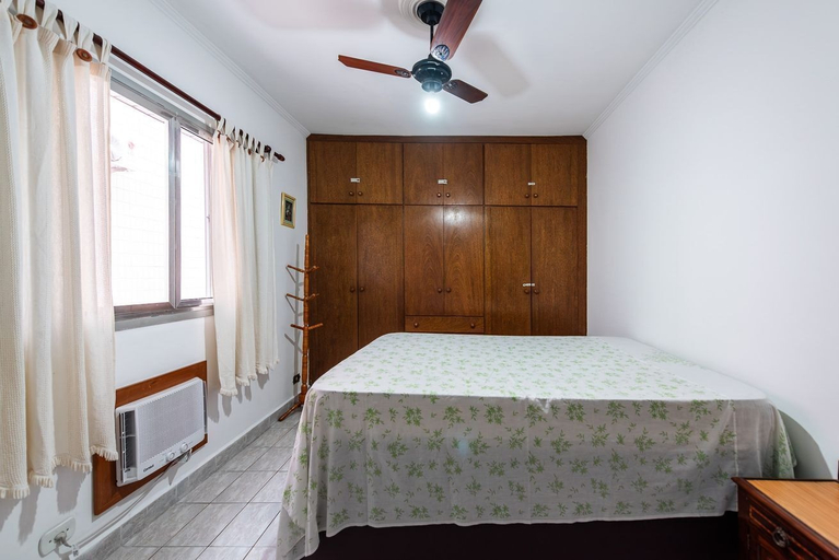 Room 3, Apartamento a 550 m da Praia com Wi-fi e Garagem, São Vicente