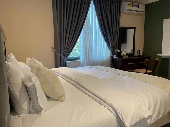 Room 2, Falcons Perch Residences, Kumasi