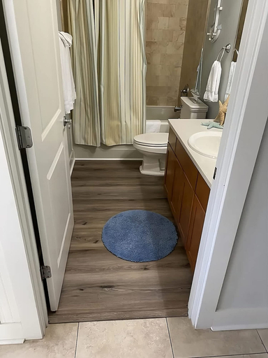 Room 4, 4BR Waterfront Beach Access Pool Lake Views, Walton
