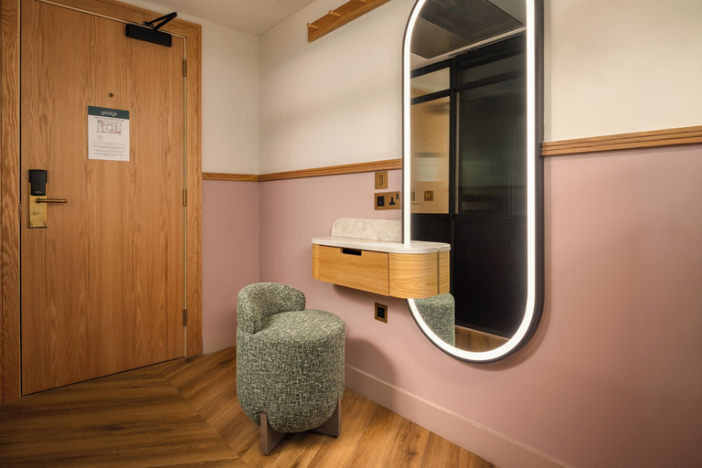 Bathroom 4, Carlton George Hotel, Glasgow