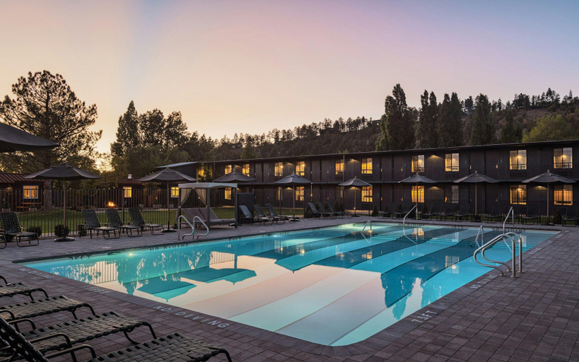 Sport & Beauty 2, High Country Motor Lodge, Coconino