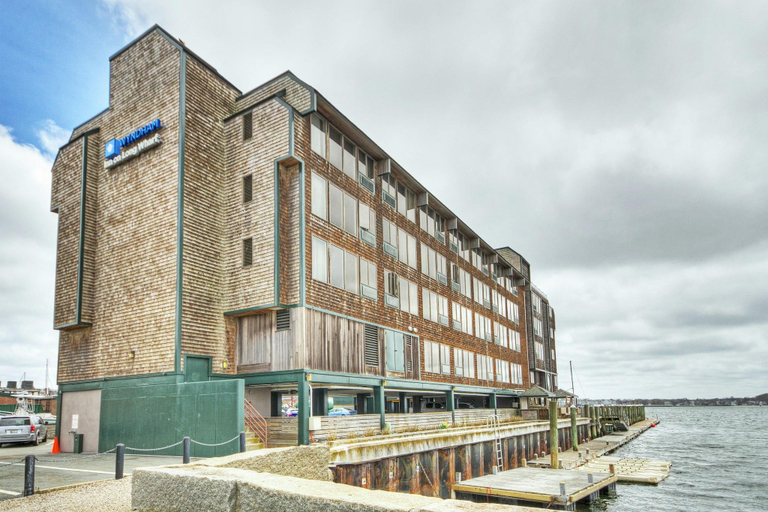 Exterior & Views
