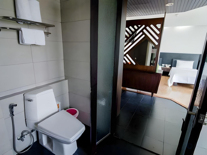 Bathroom 4, The Sez Hotel Bangsaen, Muang Chon Buri